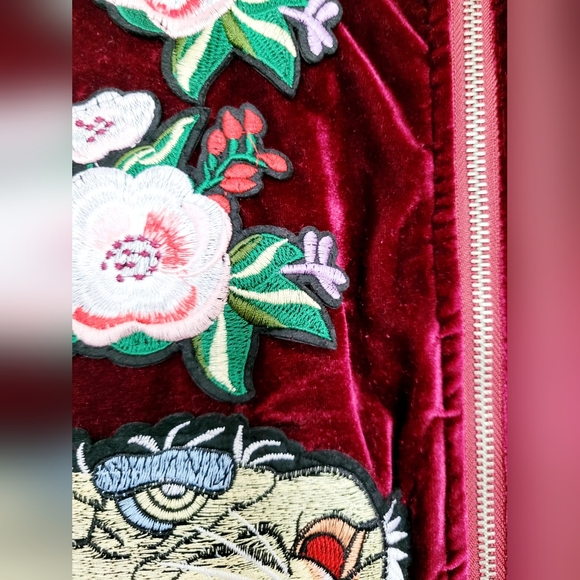 36•5 Women Velvet/Velour Embroidered BomberJacket Burgundy Full Zip Small/Medium - Picture 10 of 16
